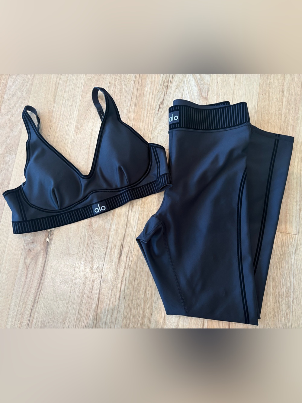 Alo Yoga Airlift Line Up Set